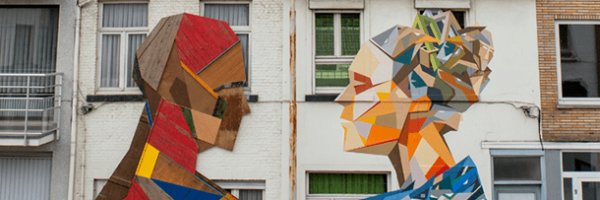 Murais de madeira encantam as ruas na Bélgica